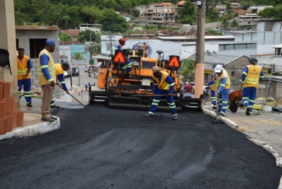 Prefeitura dá continuidade ao asfaltamento das ruas da cidade