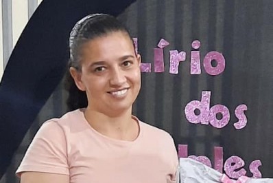 Homem mata a própria mulher a facadas e posta foto ao lado do corpo