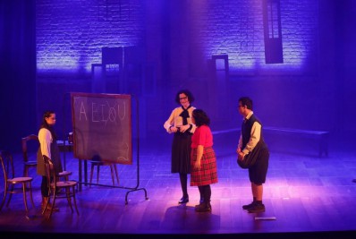 Peça teatral formada por PCD se apresenta no Municipal de São Gonçalo