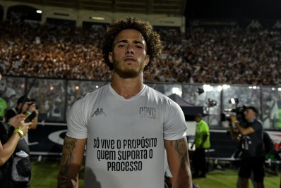 Vasco abre conversas para renovar contrato de Figueiredo e dar valorização salarial ao jogador