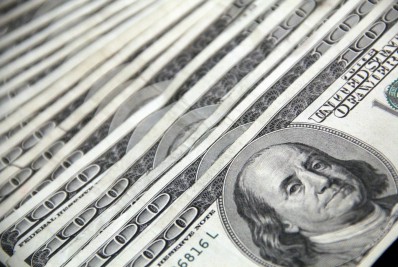 Dólar cai para R$ 5,27 após aprovação da PEC da Transição