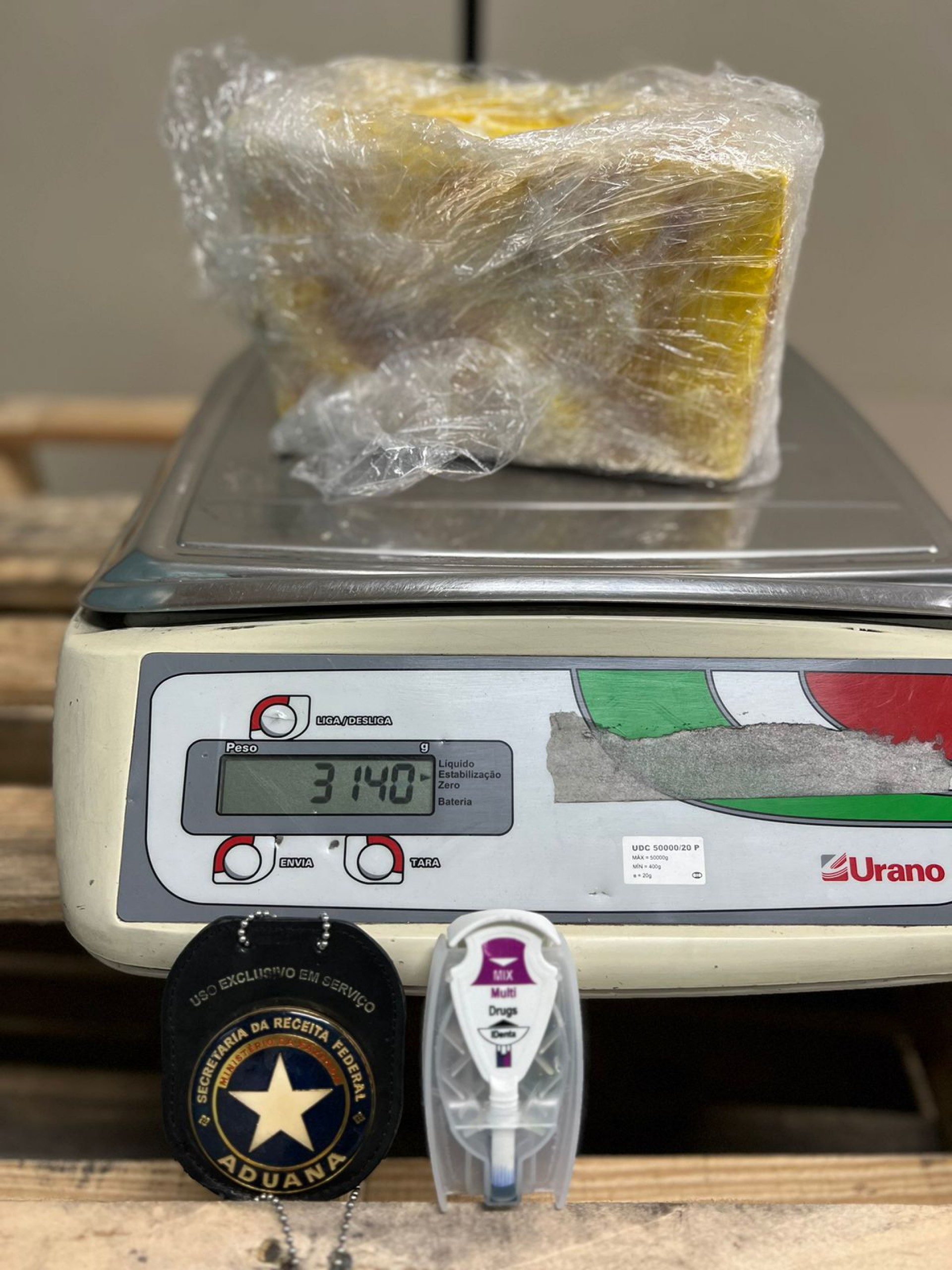 Material apreendido pelos agentes no Aeroporto do Gale&atilde;o