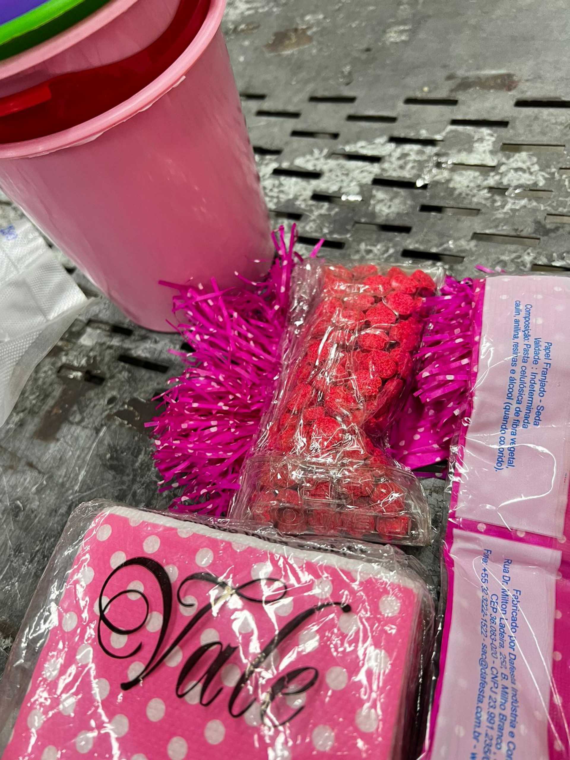 Material apreendido pelos agentes no Aeroporto do Gale&atilde;o