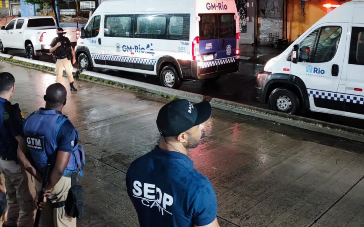 Al&eacute;m das apreens&otilde;es, uma pessoa, que n&atilde;o teve a identidade divulgada, foi detida e levada para a 32&ordf; DP (Taquara)