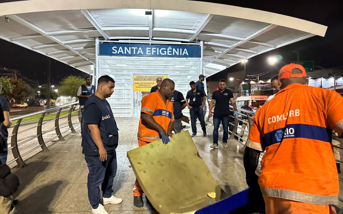 Agentes da Secretaria de Ordem P&uacute;blica (Seop) realizaram uma opera&ccedil;&atilde;o de acolhimento a moradores de rua e ordenamento em esta&ccedil;&otilde;es de BRT
