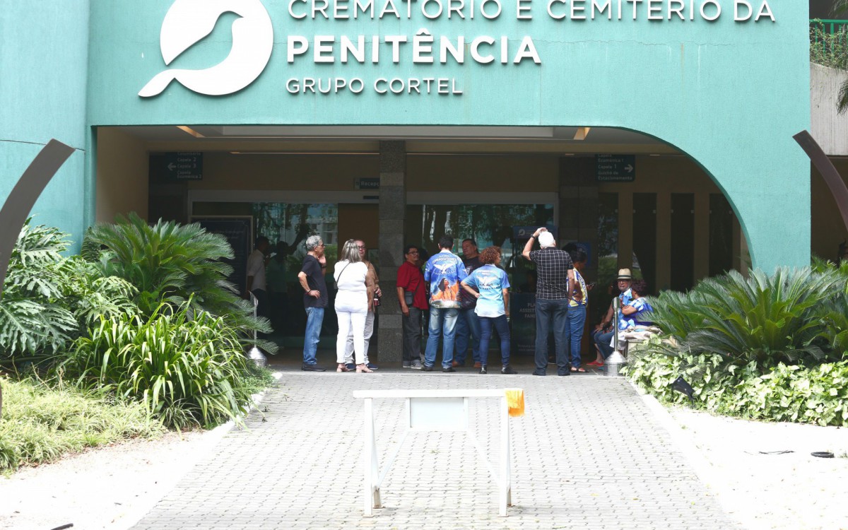 Vel&oacute;rio de Beto Aquino reuniu familiares e diversos integrantes da Portela, no Cemit&eacute;rio da Penitencia, no Caju