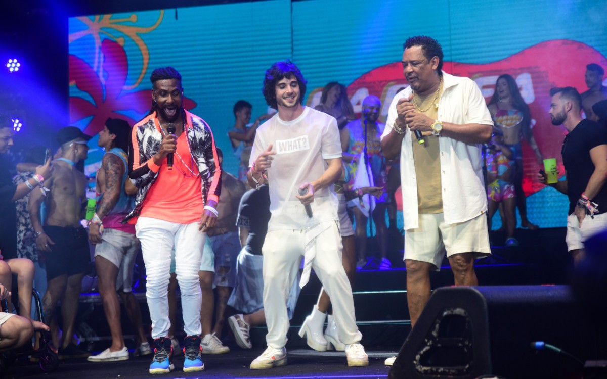 Fiuk sobe ao palco com o É o Tchan no segundo dia de Farofa da Gkay - Ag. News