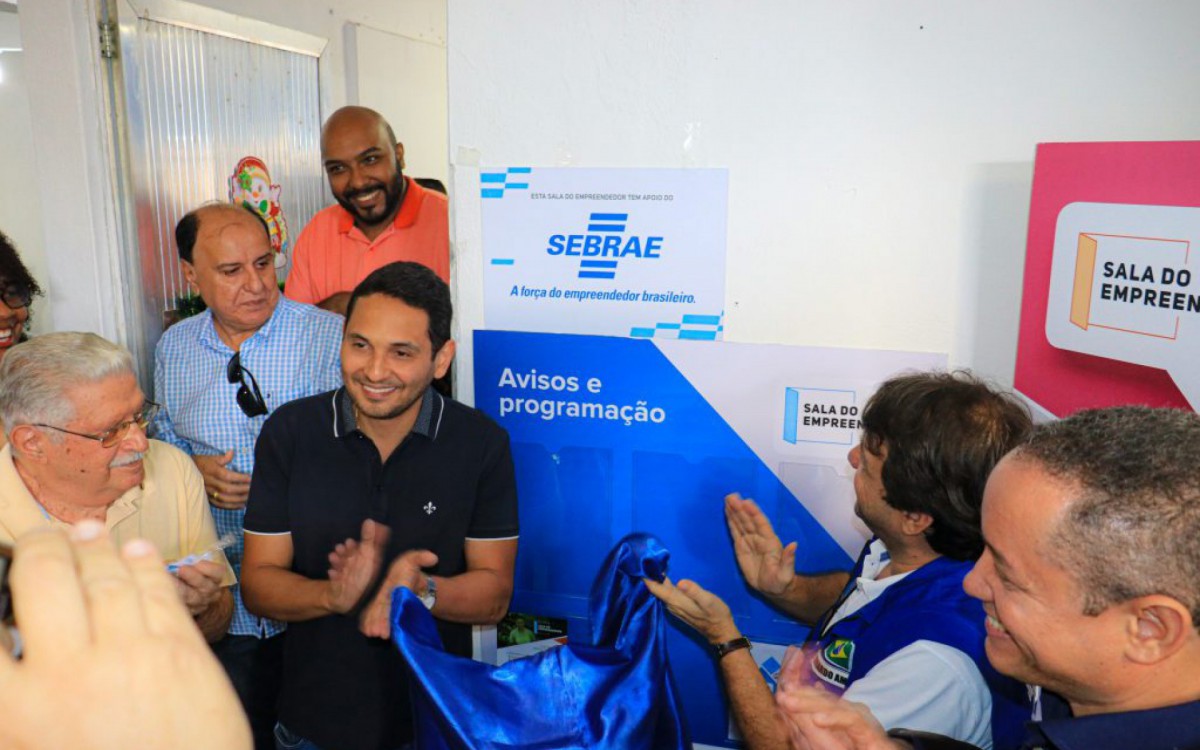 A inaugura&ccedil;&atilde;o contou com a participa&ccedil;&atilde;o do prefeito Abra&atilde;ozinho, do secret&aacute;rio de Trabalho, Eduardo Amorim, do coordenador do Sebrae na Baixada Fluminense, Willians Baptista, e de outras autoridades
