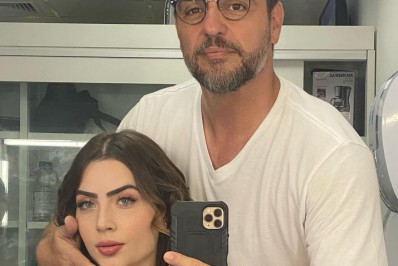 Rodrigo Lombardi posta fotos maquiando Jade Picon e brinca: 'A mão tremia'