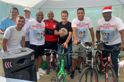 Prefeito Joa participa de festa natalina para crianças, no Ponto Azul