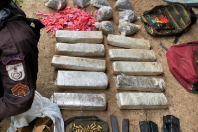 PM apreende 15kg de maconha, cápsulas de cocaína e munições em Arraial