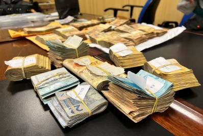 Carros de luxo, fuzil e dinheiro são apreendidos em operação que prendeu Capitão Guimarães 