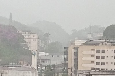 Forte Chuva atinge a cidade e já causa fechamento da Coronel Veiga