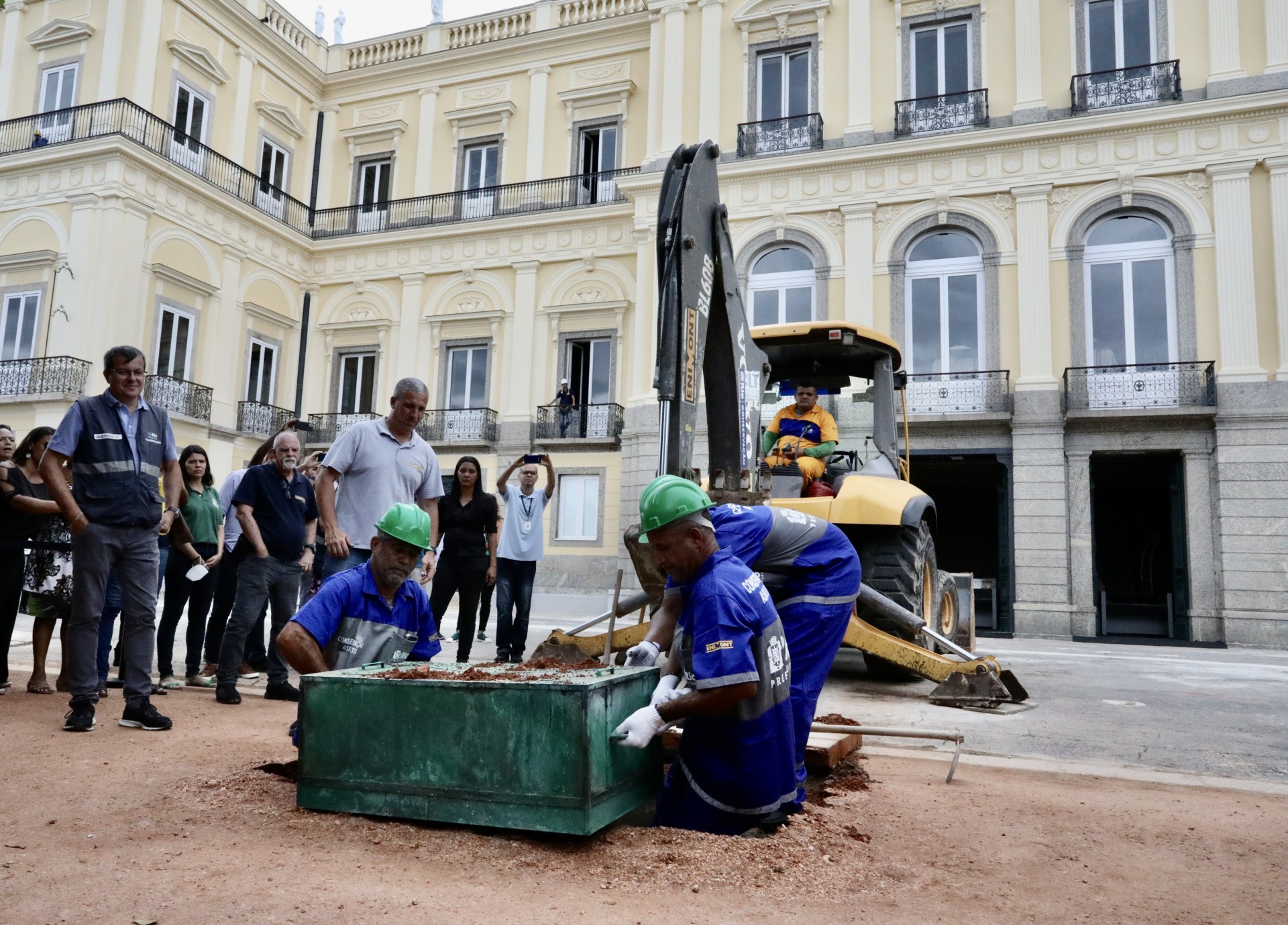 Cápsula foi enterrada no Jardim-terraço da Quinta da Boa Vista, em São Cristóvão - Divulgação / Secretaria Municipal de Conservação 