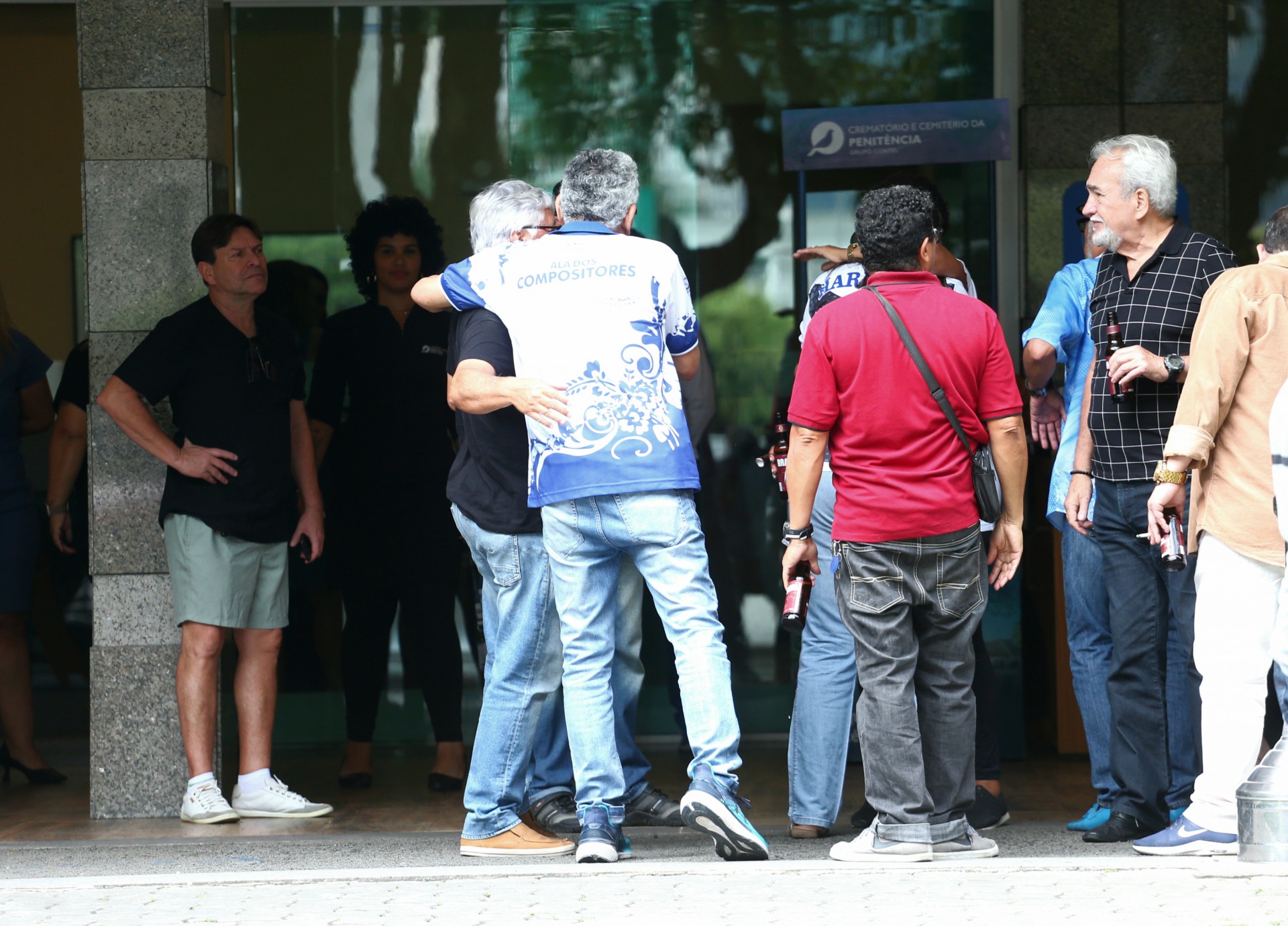Vel&oacute;rio do compositor da portela Beto Aquino, no cemit&eacute;rio da Penitencia, no Caju.  - Cleber Mendes/ Ag&ecirc;ncia O Dia 