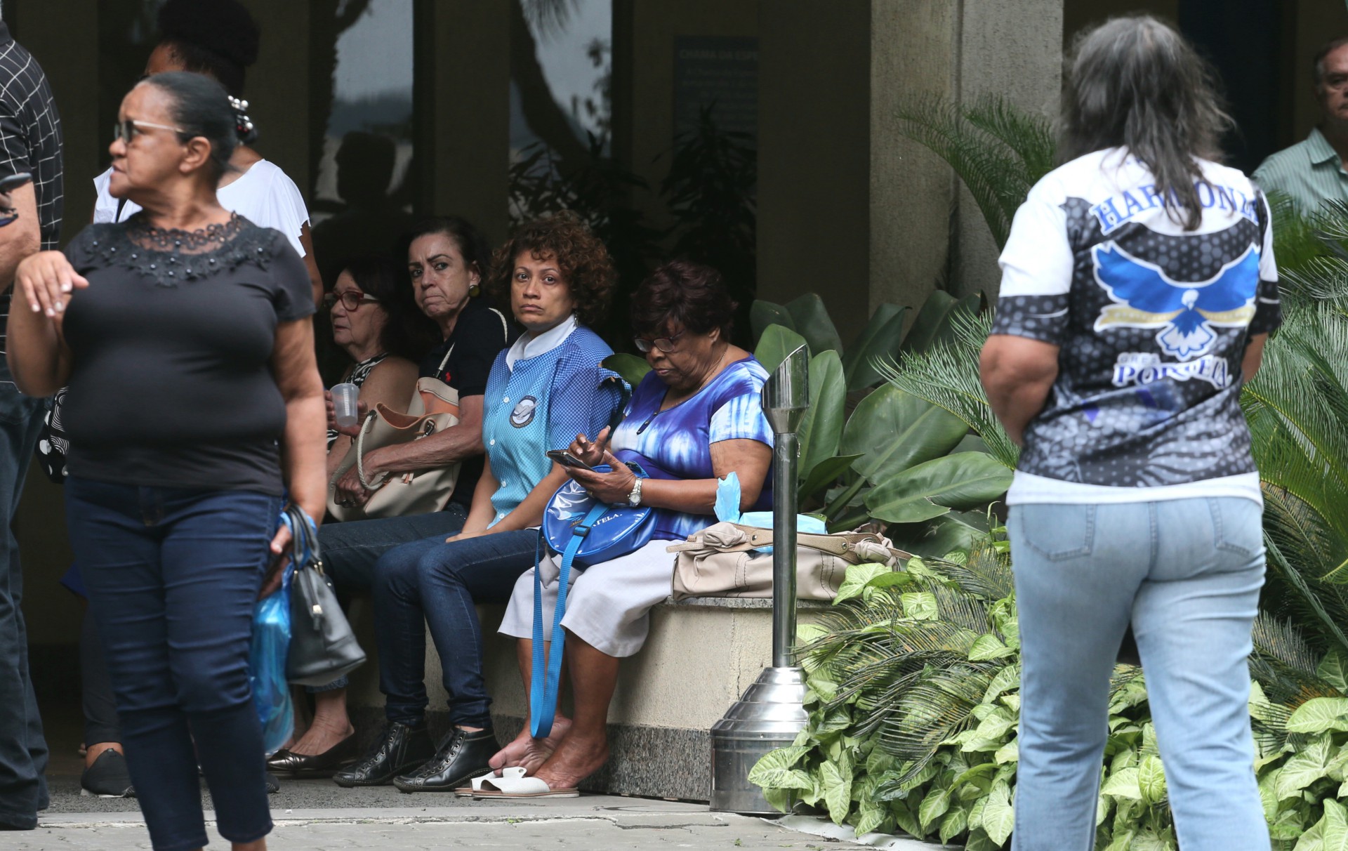 Vel&oacute;rio do compositor da portela Beto Aquino, no cemit&eacute;rio da Penitencia, no Caju. Na foto, tia Surica. - Cleber Mendes/ Ag&ecirc;ncia O Dia 