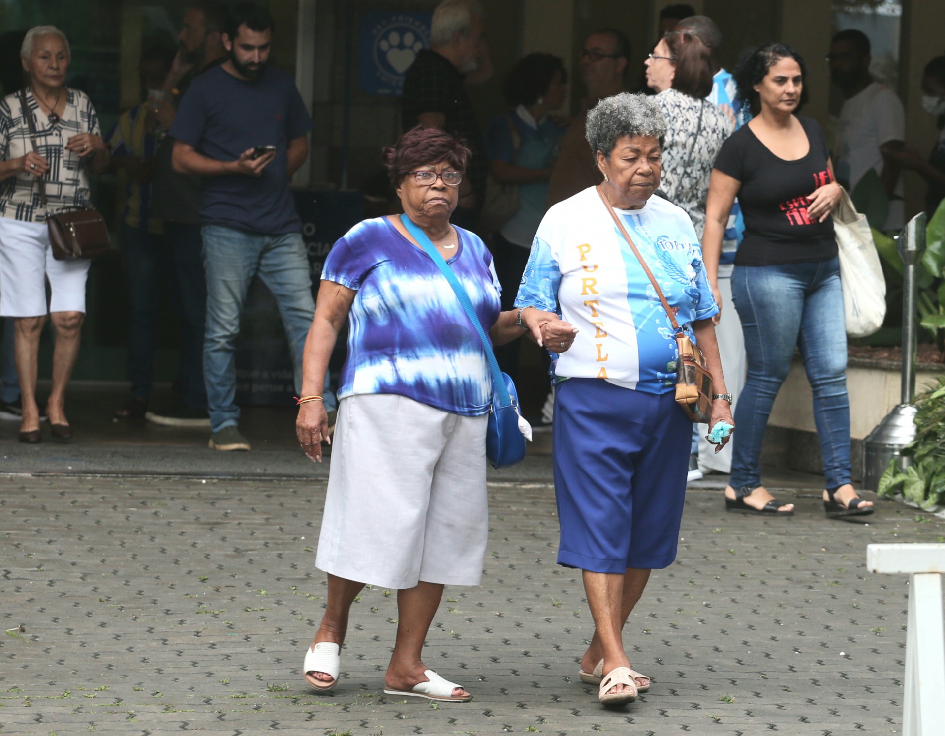 Velório do compositor da portela Beto Aquino, no cemitério da Penitencia, no Caju. Na foto, tia Surica. - Cléber Mendes/Agência O Dia