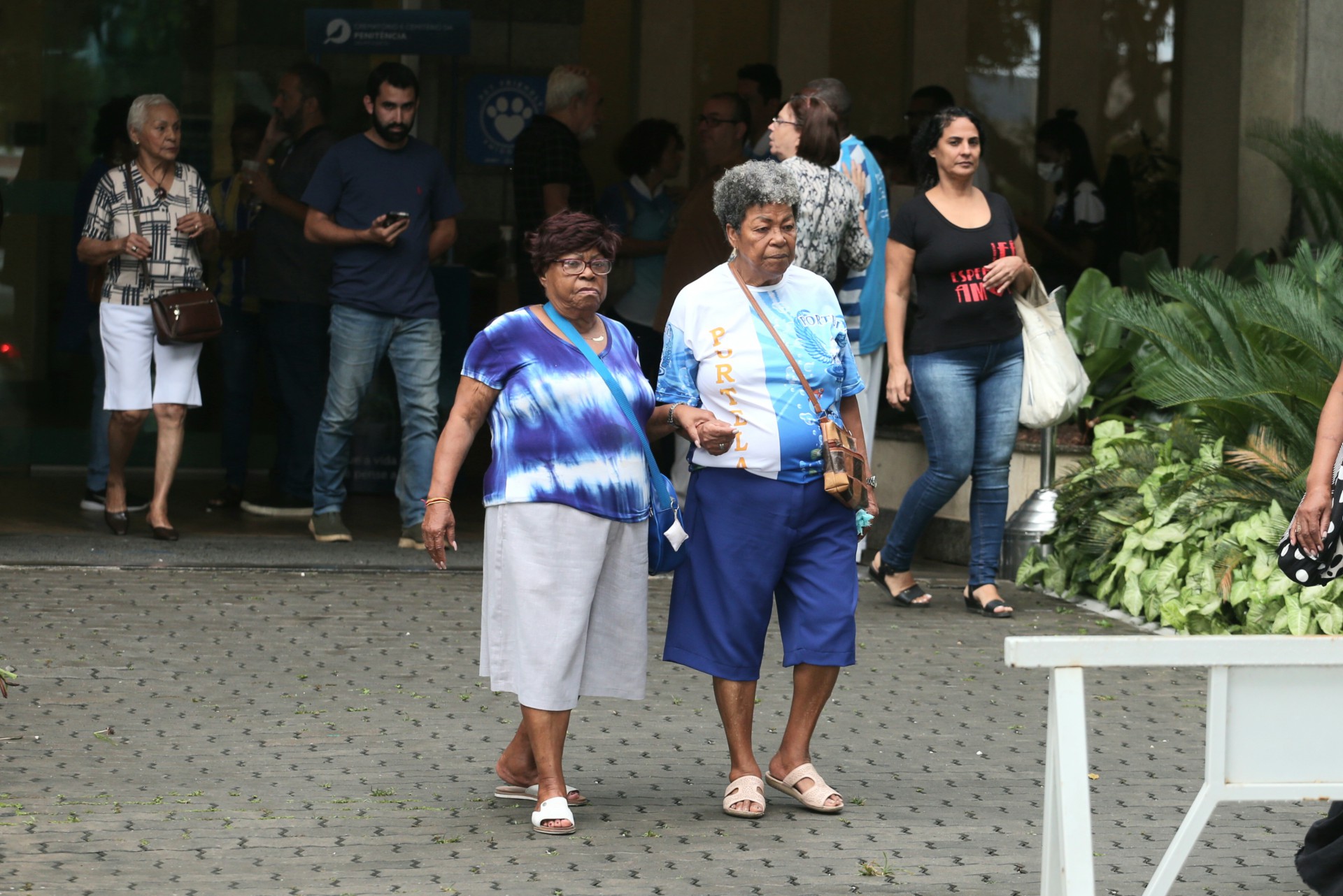 Velório do compositor da portela Beto Aquino, no cemitério da Penitencia, no Caju. Na foto, tia Surica. - Cléber Mendes/Agência O Dia