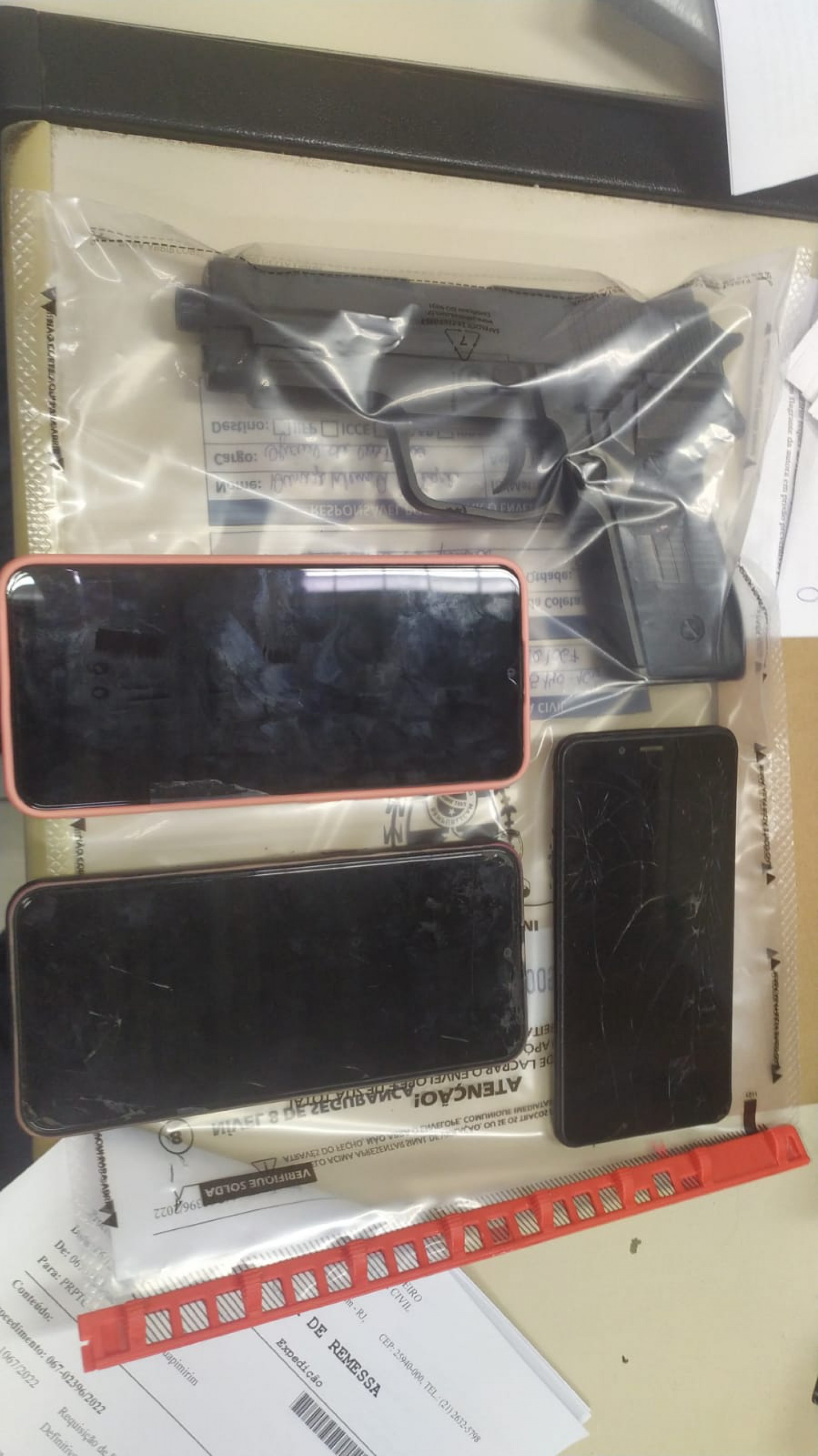 Itens apreendidos que estavam em poder do criminoso