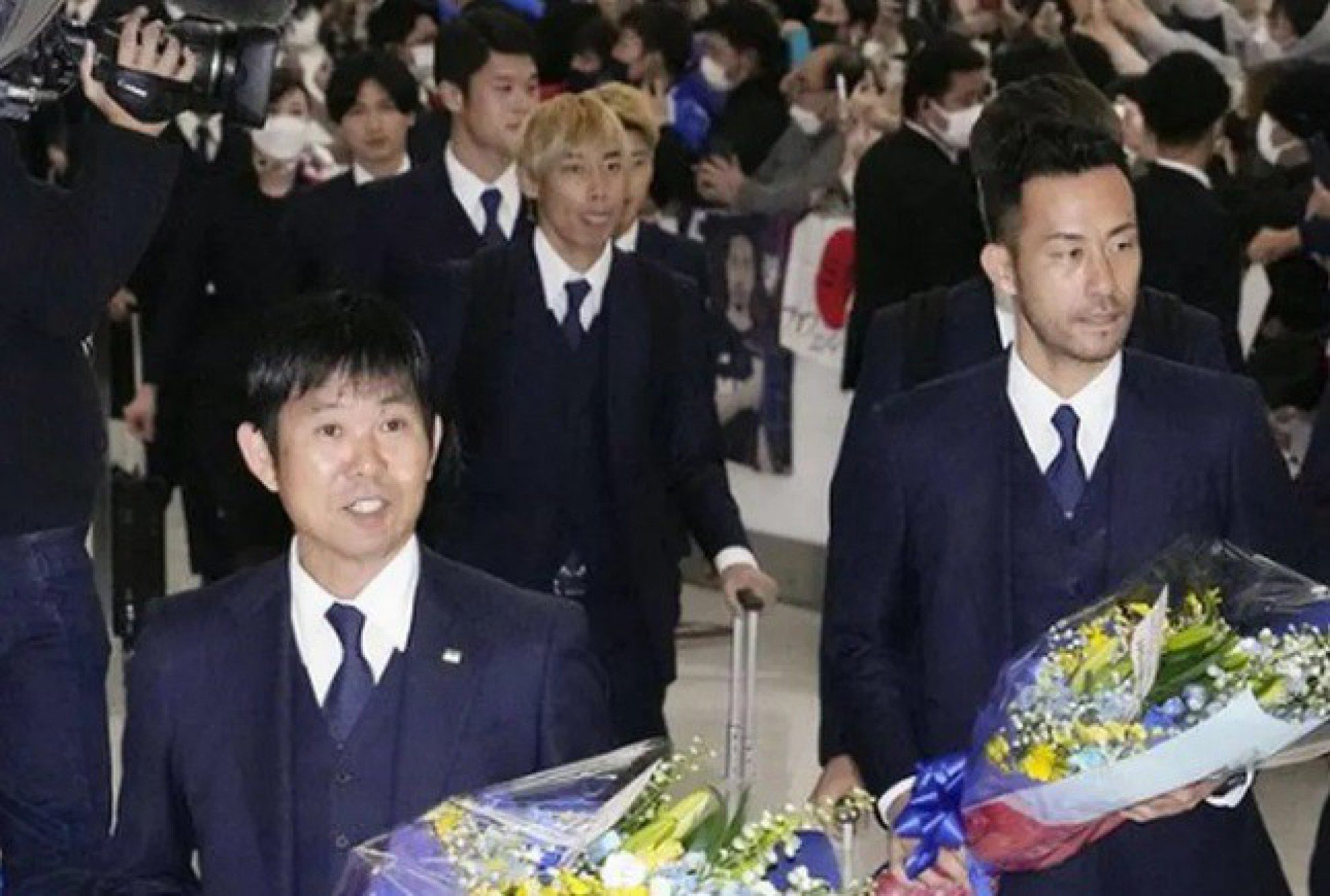 Japão foi recebido por multidão no aeroporto - Reprodução
