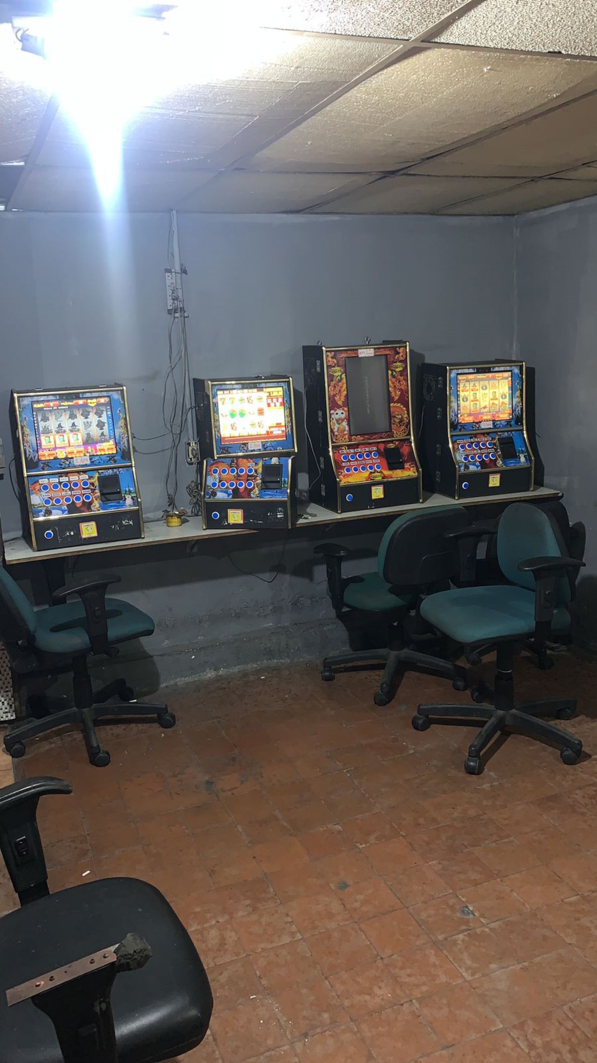 No local, foi encontrado apenas um imóvel com oito máquinas caça-níqueis - Divulgação