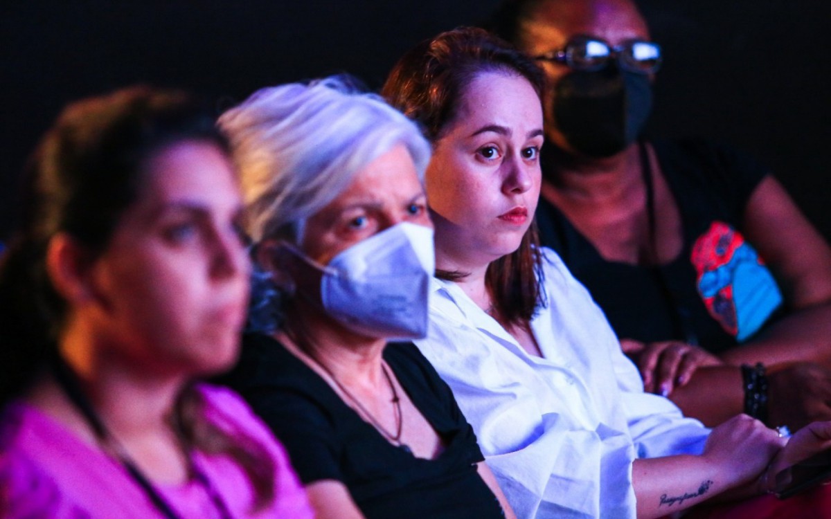 A assistente social N&iacute;vea Luciana (terceira da esquerda para a direita) destacou que Belford Roxo tem 281 pacientes em tratamento