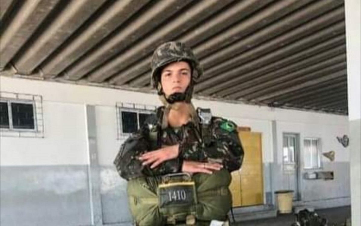 Jovem, de 22 anos, atuou como paraquedista do Exército por dois anos e atualmente estava na reserva da função