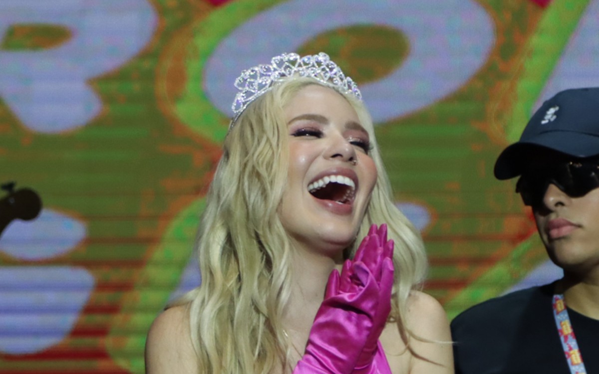 Karoline Lima, ex de &Eacute;der Milit&atilde;o, &eacute; coroada rainha da Farofa da Gkay 2022