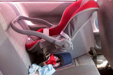 Bebê morre após ser esquecido dentro do carro pelo pai