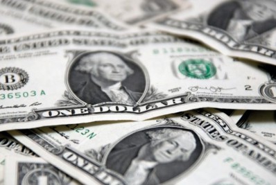 Dólar fecha em alta com PEC no radar e em dia de liquidez fraca