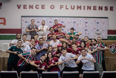 Sócios do Fluminense visitam o CT Carlos Castilho e são surpreendidos por Fred