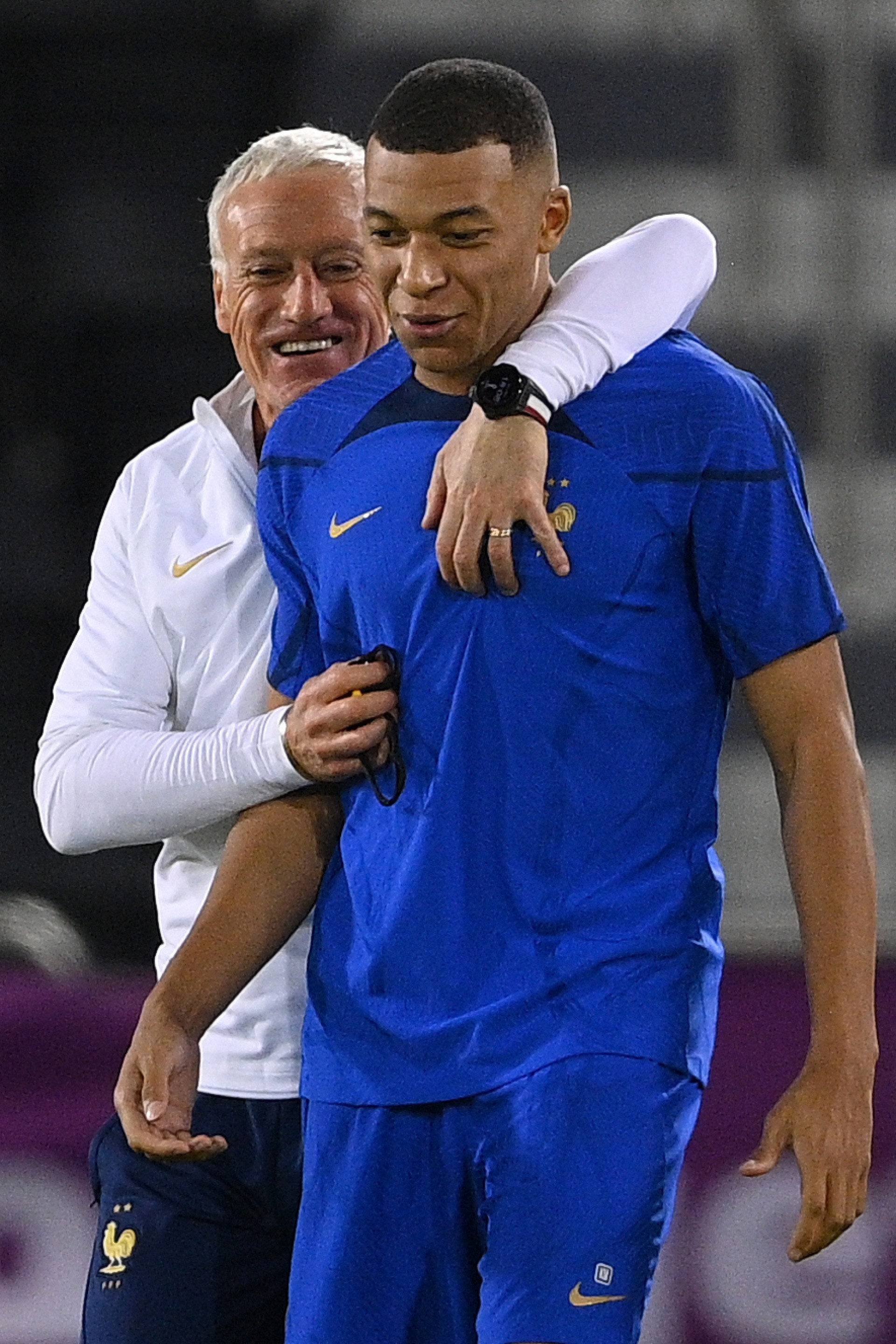 France's coach Didier Deschamps jokes with France's forward #10 Kylian Mbappe during a training session at Al Sadd SC Stadium in Doha, on December 9, 2022, on the eve of the Qatar 2022 World Cup quarter-final football match between England and France.
FRANCK FIFE / AFP