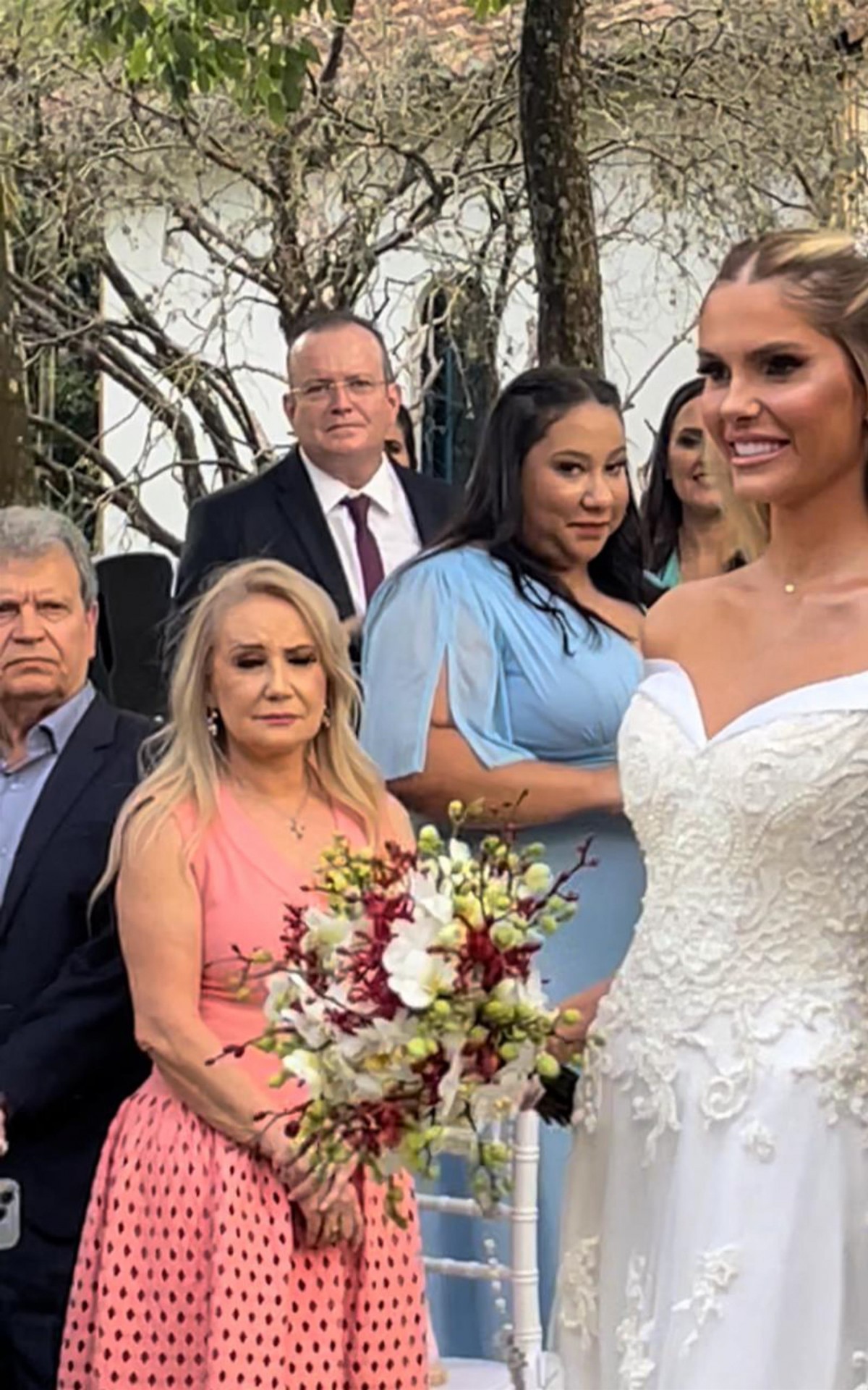 B&aacute;rbara Evans e Gustavo Theodoro em fest&atilde;o no interior de S&atilde;o Paulo