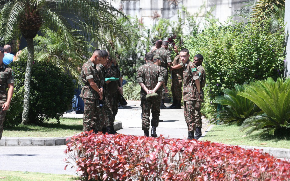 Vel&oacute;rio de Gabriel de Almeida Pereira, que morreu ap&oacute;s exerc&iacute;cios durante treinamento.
Cemiterio Jardim da saudade,  em Sulacap, nesta sexta-feira(09).
