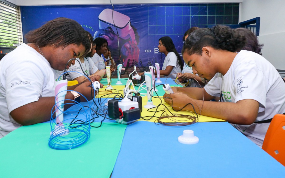 Foram reformados o Ciep E-Tec 167 Jardim Para&iacute;so, o Ciep E-Tec 394 Vereador C&acirc;ndido Augusto Ribeiro Neto, e o Ciep E-Tec 196 S&atilde;o Teodoro