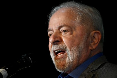 Lula diz que Bolsonaro 'segue rito fascista' ao negar as eleições