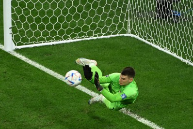 Herói da Croácia, Livakovic celebra classificação: 'Temos experiência sob pressão'