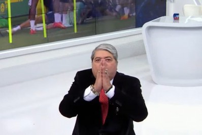 Datena fica de joelhos ao celebrar saída de Tite após eliminação do Brasil