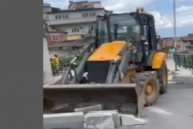 PM retira 2 toneladas de barricadas no Az de Ouro, em Nilópolis