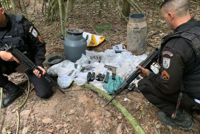 PM apreende grande quantidade de drogas em Araruama