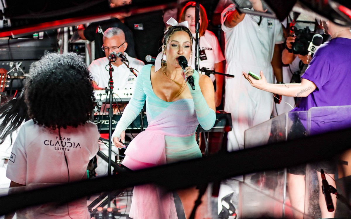 Claudia Leitte se apresentou no 1&ordm; dia de Carnatal, no Rio Grande do Norte