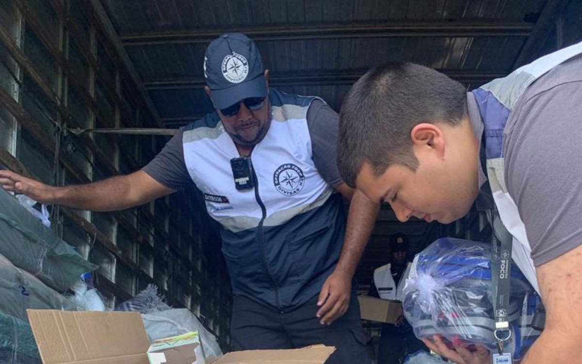 De acordo com os agentes, o material saiu de Juazeiro do Norte, no Ceará e tinha como destino final a cidade de São Paulo