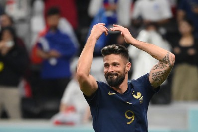 Giroud destaca assistência de Griezmann e elogia geração inglesa após decidir para a França: 'Grande equipe'