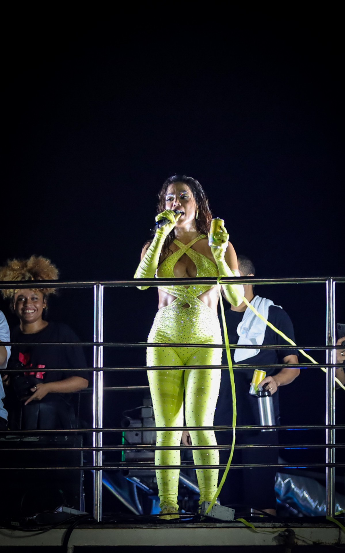 Anitta levou seu bloco para trio no Carnatal, neste s&aacute;bado