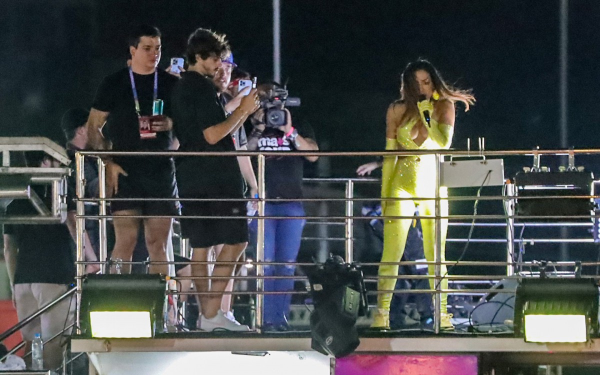 Lucca Picon filmou a apresenta&ccedil;&atilde;o de Anitta, com quem vive suposto affair