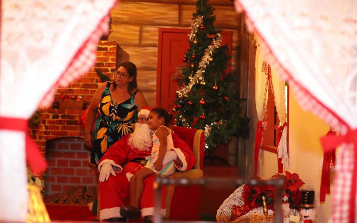 Natal Luz Quissam&atilde;: programa&ccedil;&atilde;o tem acendimento da ilumina&ccedil;&atilde;o natalina