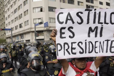 Manifestantes fecham aeroporto de Huancabamba, no Peru, com pedido de novas eleições