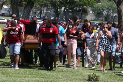 'Tirou a vida do meu filho cruelmente. Só quero justiça', desabafa mãe de mecânico morto com barra de ferro