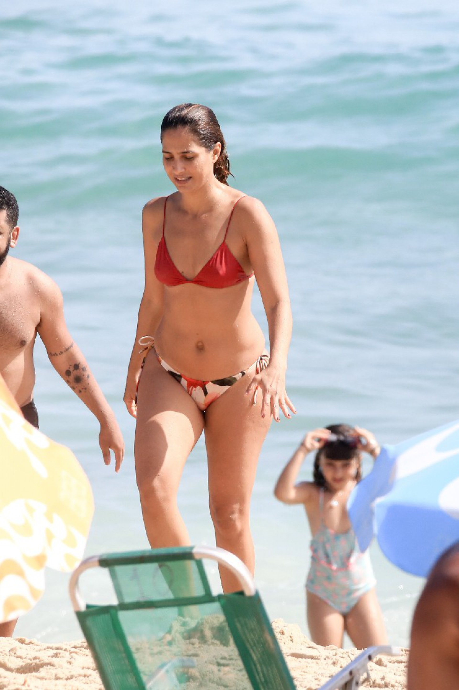 Camila Pitanga se refresca na praia de Ipanema - JC Pereira/ Ag. News