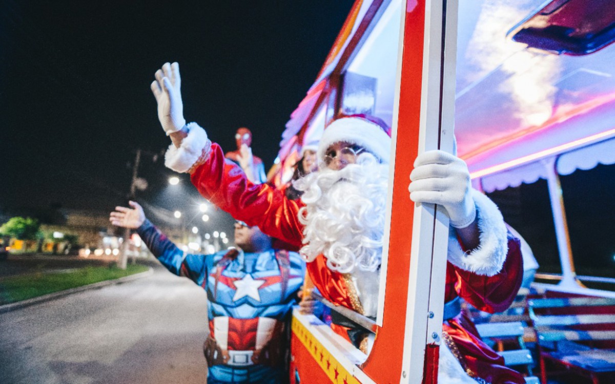Chegada do Papai Noel marca a abertura do Natal Luz em Itabora&iacute; 